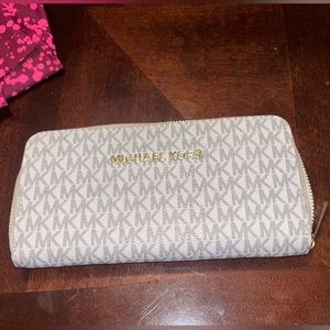 Michael Kors wallet (broken zipper)